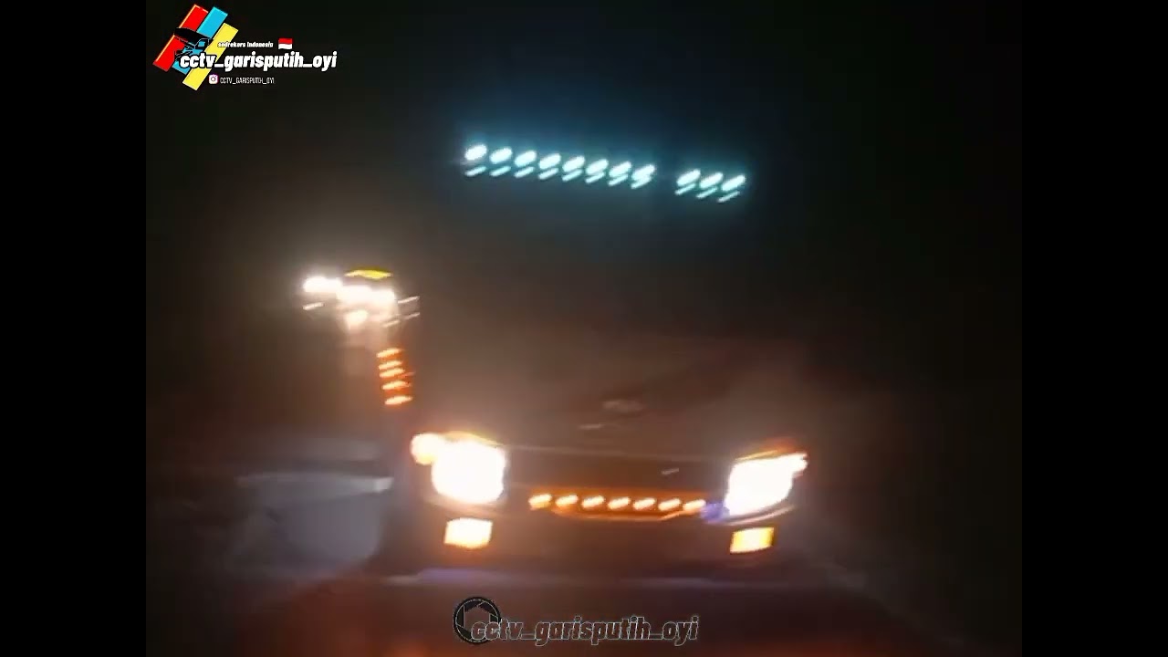peson pickup KALIMANTAN di malam hari..