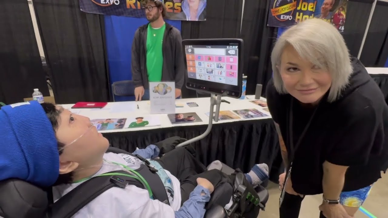 Ivan interviews Kim Rhodes at Huntsville Comic and Pop Culture Expo 2025