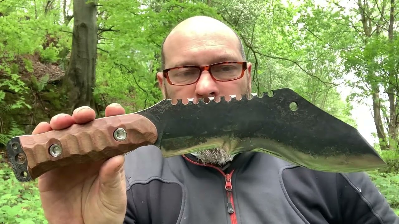 New Knife design based on the Tracker concept
