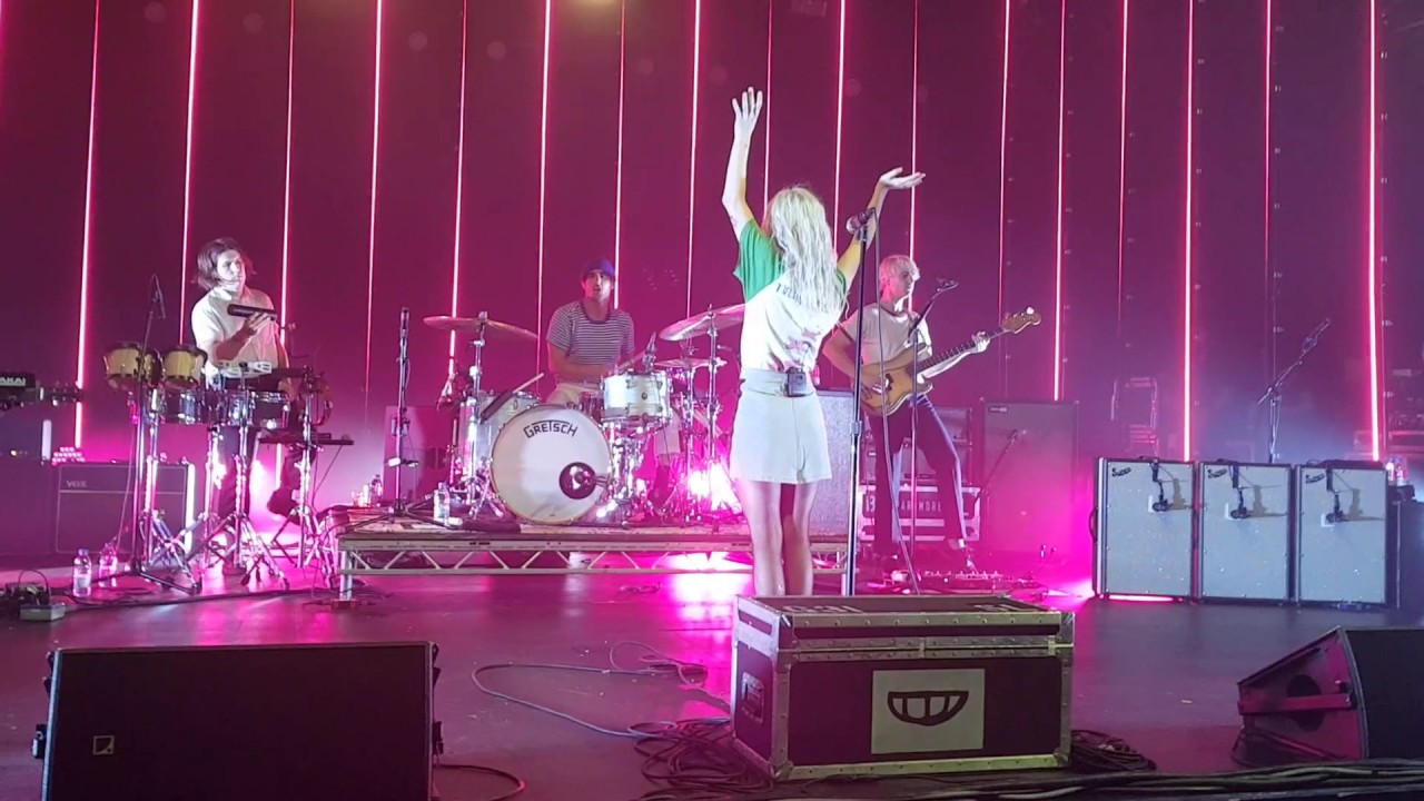 Paramore - Caught in the Middle @ Berlin 2.07.17