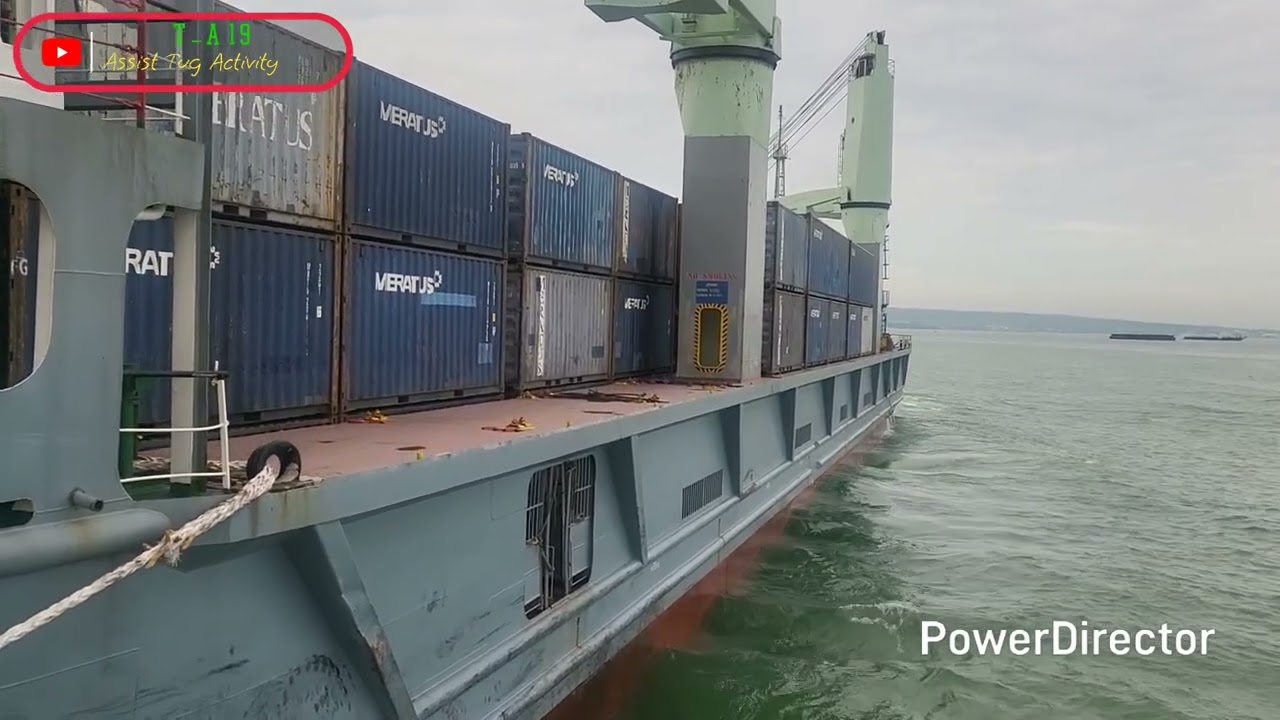 MV MERATUS BONTANG || Proses BERTHING in port || One pilot and One tug