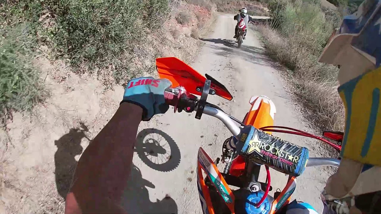 ruta pit bikes con un poco de enduro en las rebel master tornado 160