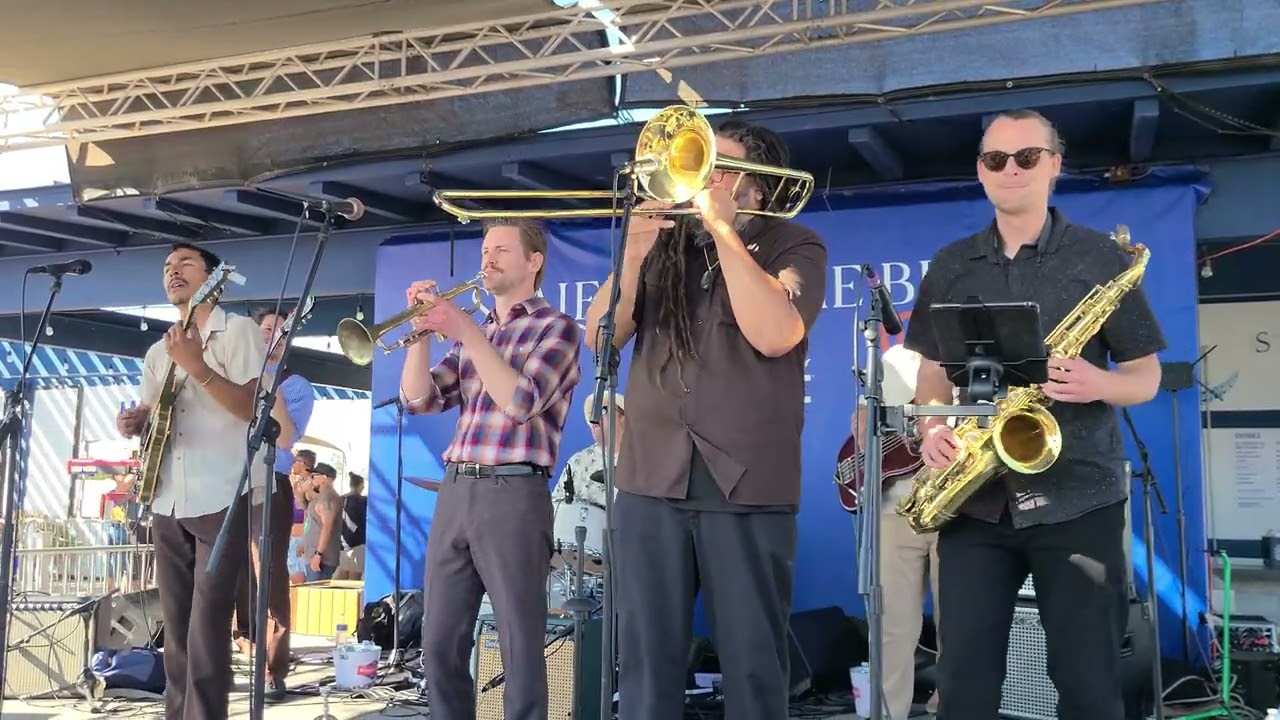 Smiling / Don De Lion (The Skatalites) - The Delirians