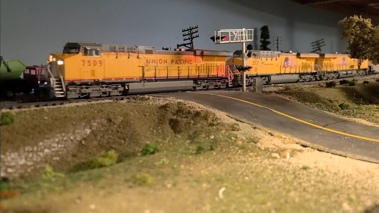 AC6000CW Leads Model Coal Train at the Sheboygan Railroad Museum