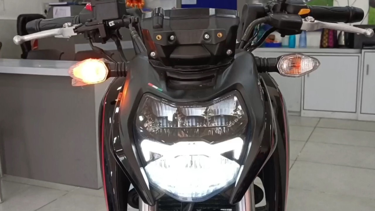 ¡ASÍ LLEGÓ la nueva TVS Apache RTR 200 4V 2025! 😱 ¡Está BRUTAL!😱TVS lo volvió a hacer😳
