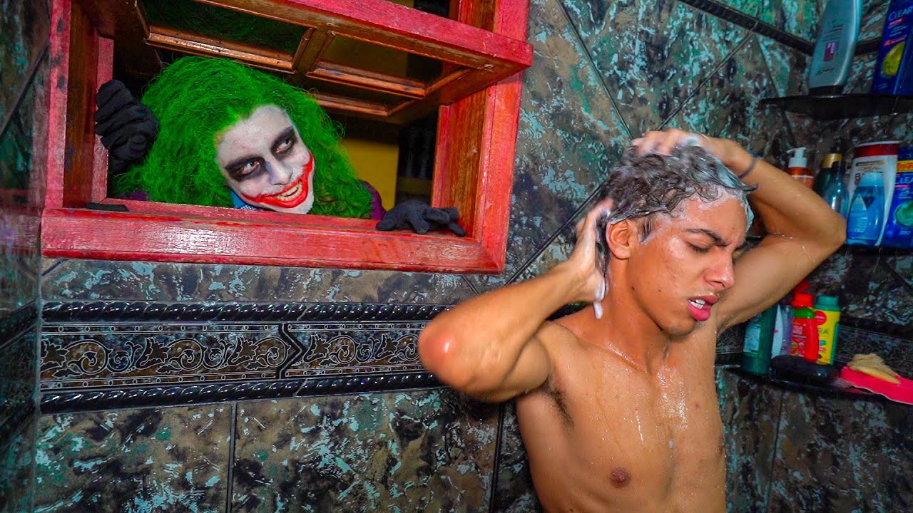 O CORINGA ASSUSTADOR ME ESPIONOU!