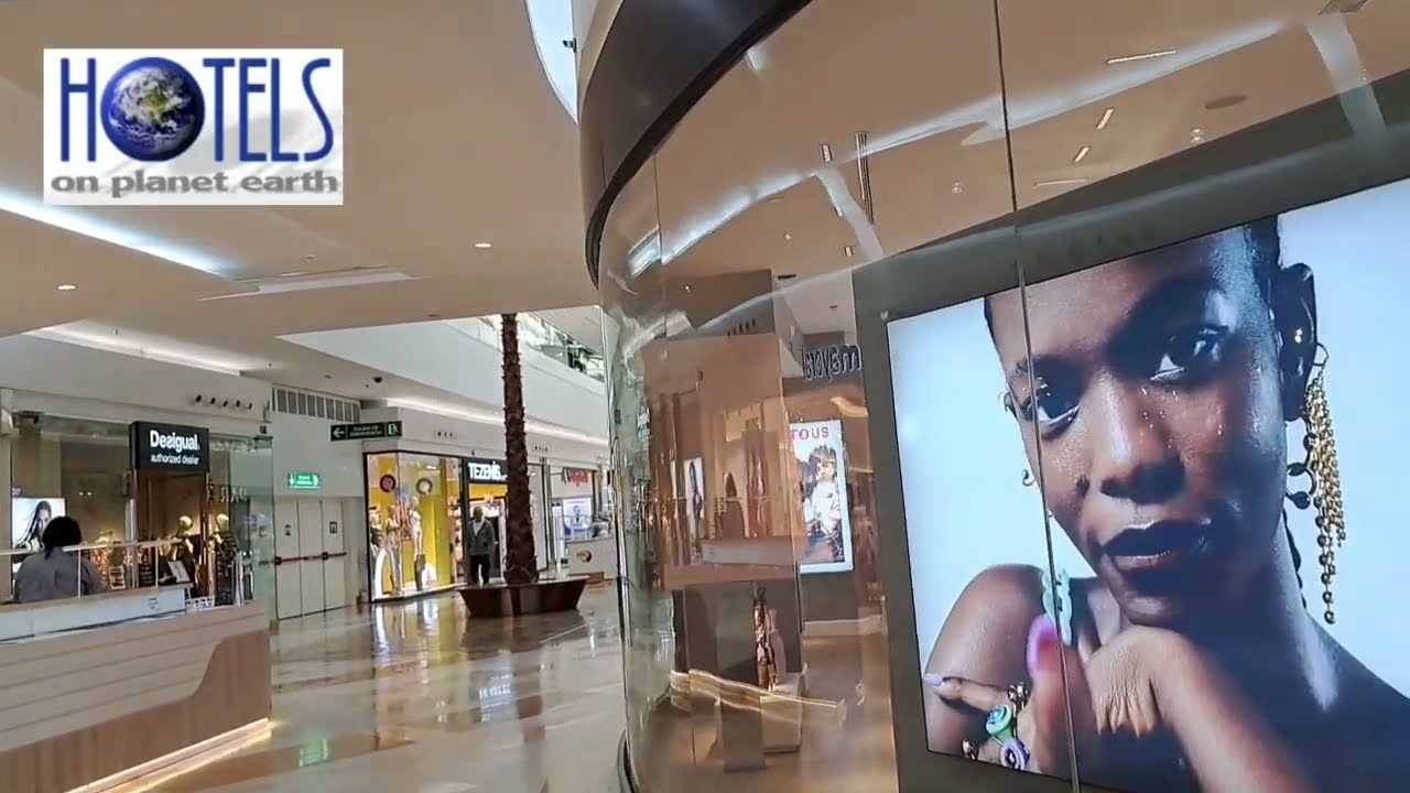 Miramar Fuengirola, Centro Comercial, Carrefour Hypermarket, shops, brands, bars, restaurants.