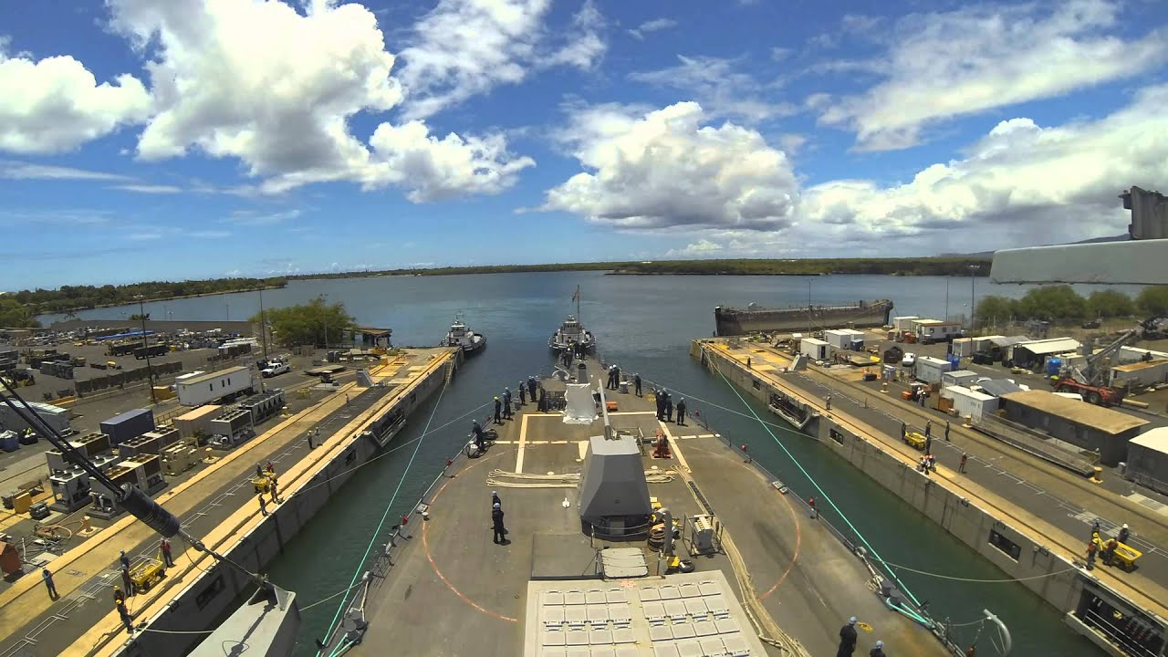 USS Chung-Hoon Undocking (August 19, 2014)