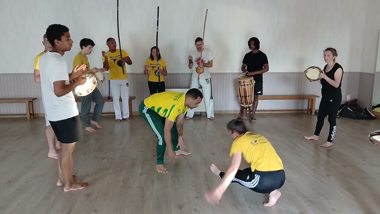 je joue du  pandeiro ( un tambour sur cadre )  sur ce jeu