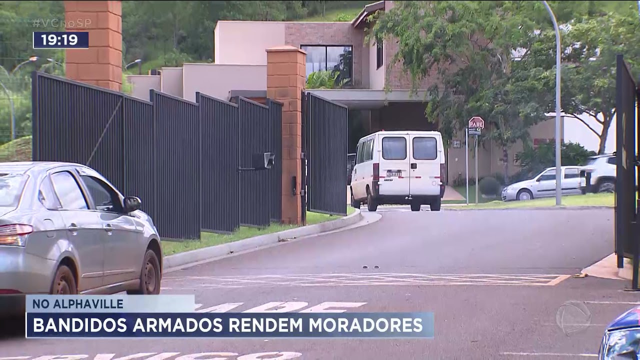 No Alphaville, bandidos armados rendem moradores