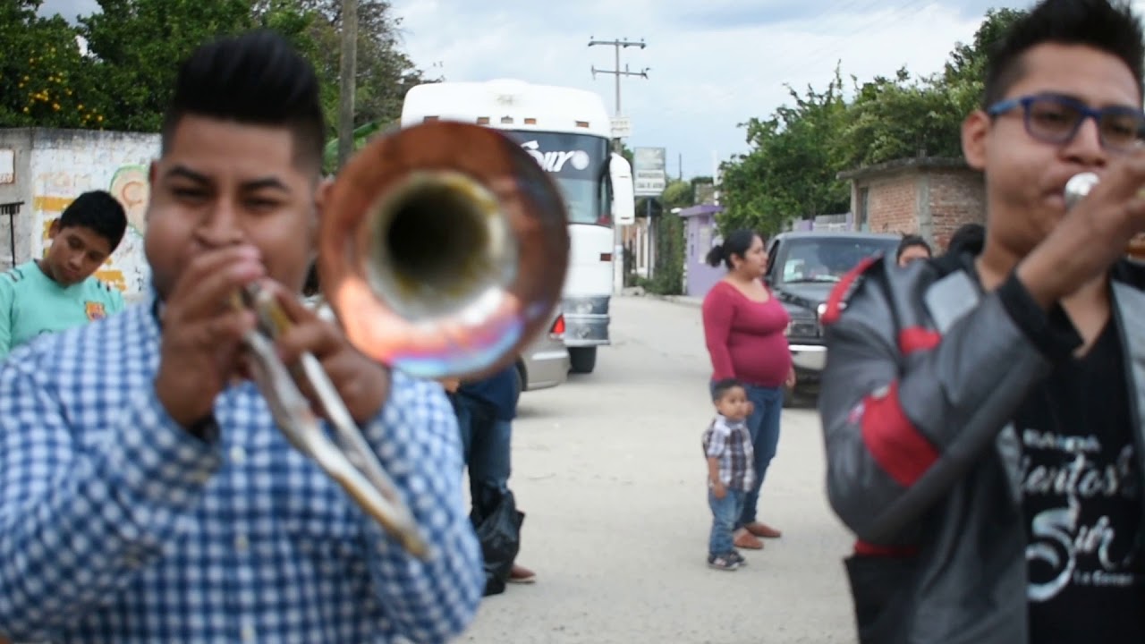BANDA VIENTOS  DEL SUR  GUITARRAS BLANCAS |PINTA DE MURAL BARRIO CHAPULINERO|