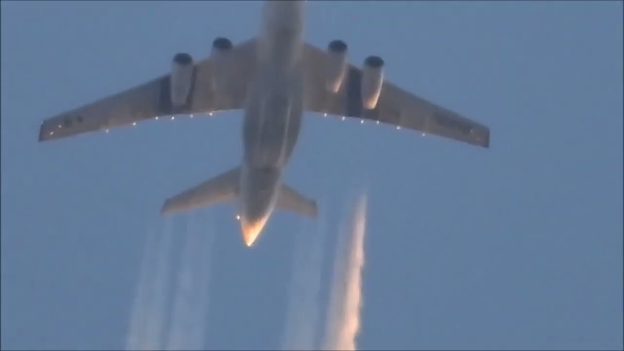 Ил-76ТД-90ВД  Аэробус А321 оба на 320-м эшелоне прошли