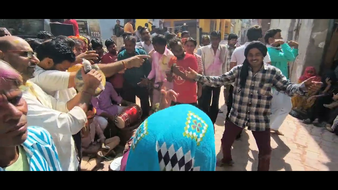 #Happy holi bhaiyo toda dance kar lo 