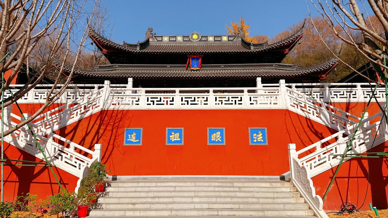 [4K] Autumn Walk in Nanjing’s Qingliangshan Park | Ginkgo Valley, Temple & Academy (No Talking)