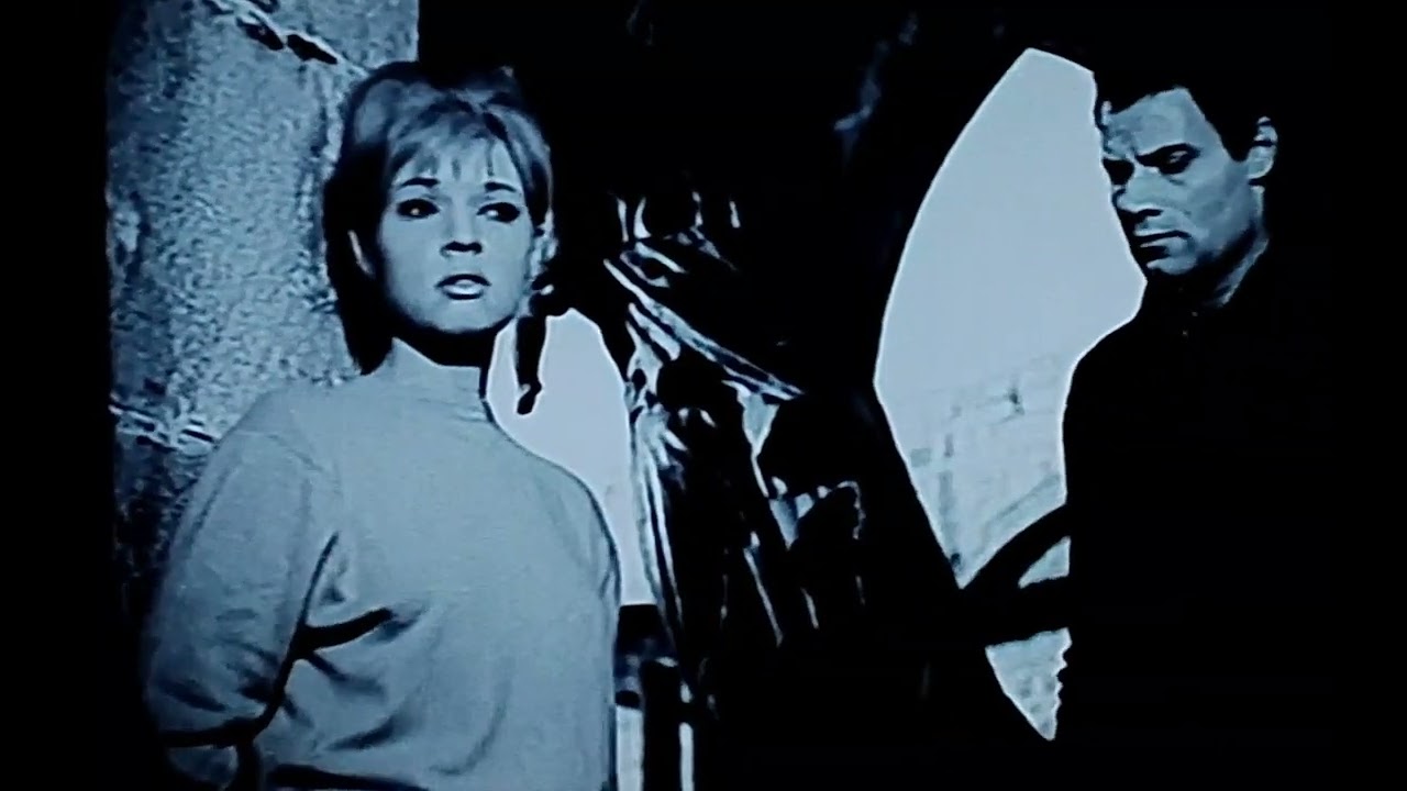 Altas variedades (Rovira Beleta, 1960) : Entreno de tiros y beso