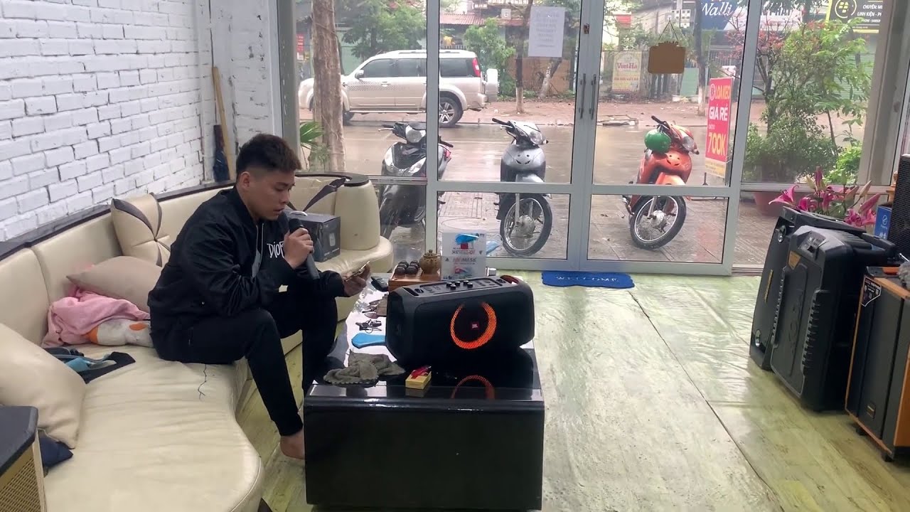 LOA KÉO JBL PARTY BOX ON THE GO  TẠI LOA KÉO HOÀNG NAM