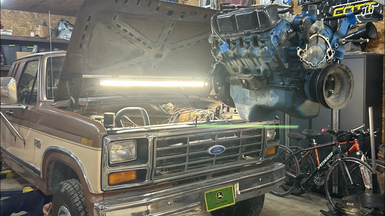 Вытаскиваю двигатель из своего Ford F-250 1986 года выпуска!