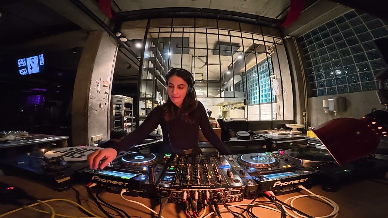 Zozo | In-store Session #001 @Petra Late Bar 05.12.2025