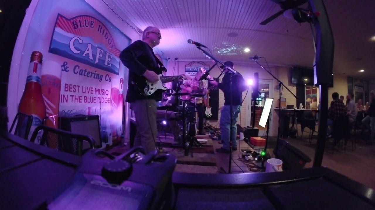 More bad audio from last night's gig ... More cool audio stuff to come ...