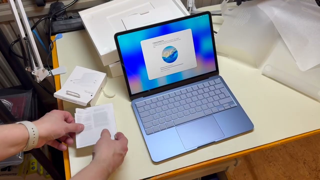 Macbook Neo Box Opening / Quicktest