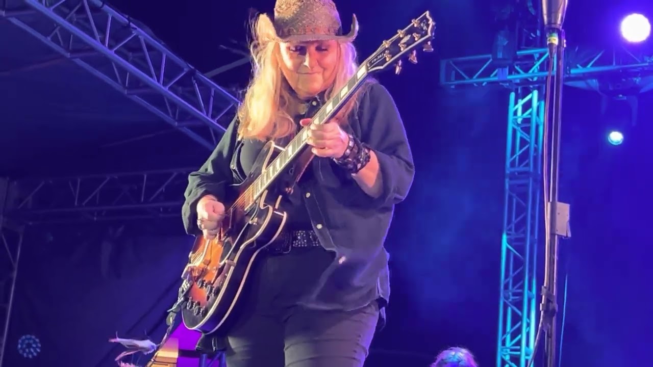 Melissa Etheridge on Etheridge Island performing An Unexpected Rain 9/2/22