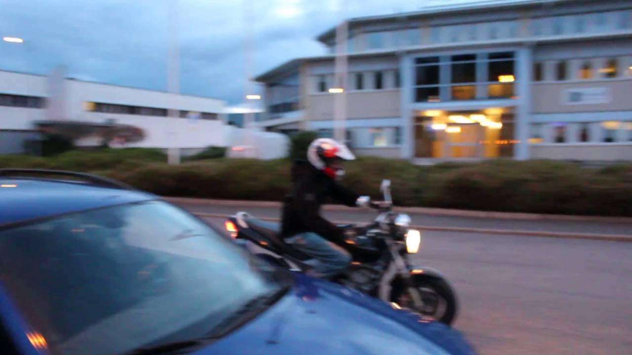 Brutal Honda Hornet CB600F rev limit and exhaust flames