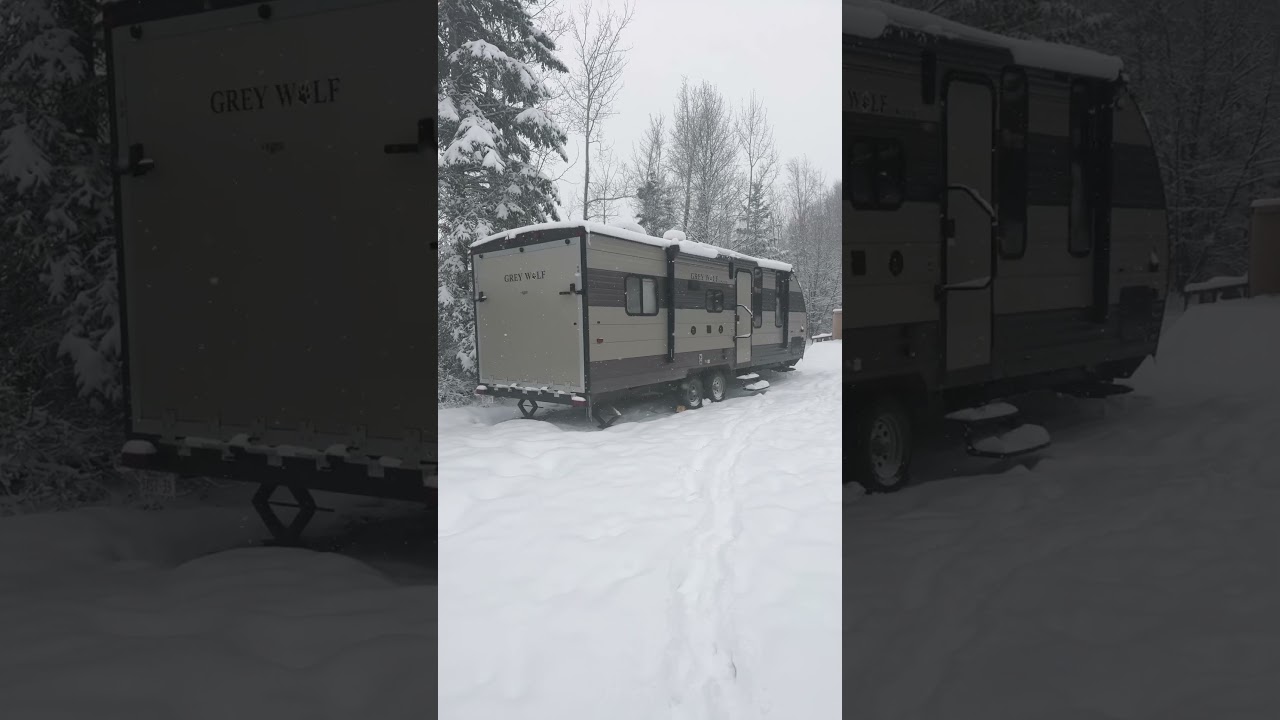Living in my RV - Snow Trouble 😄 Just another week to go!!