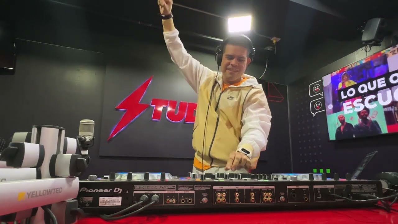 SESSIONS TOWA STUDIO92 LIVE VIAJE MUSICAL 84 (QUEDATE, DESPECHA, OJOS MARRONES, EFECTO, PROVENZA)