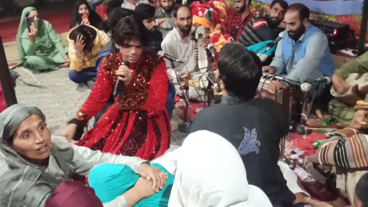 Shaheed burhan wani sad kashmiri song sung by Ashiq khanday at #MUGHALPORA KUPWARA