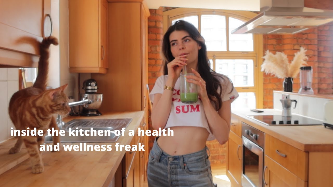 what's REALLY in my kitchen- exposing my fridge/kitchen apartment tour