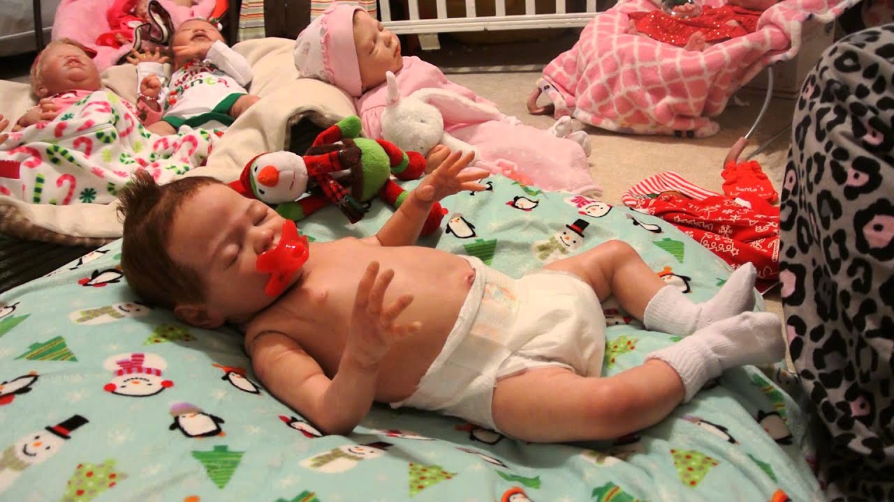 reborn Kai gettin all ready for Christmas!!!( changing video)