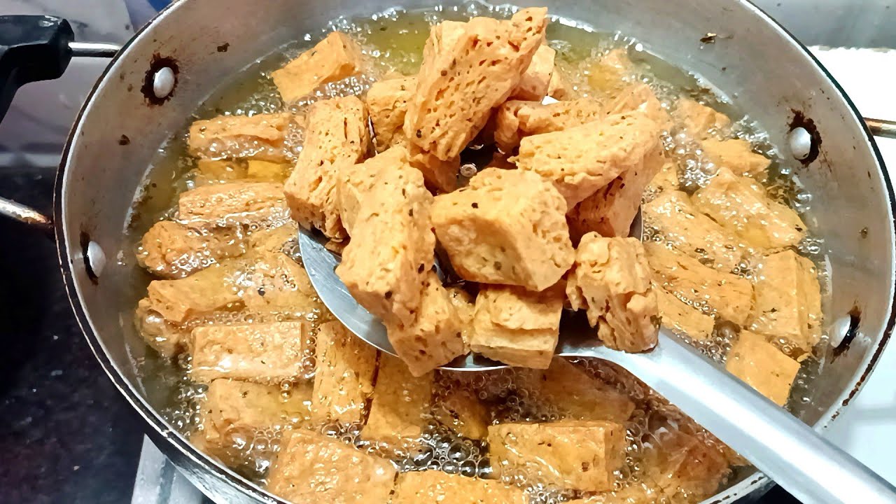 halvai style ki mathri recipe | खस्ता मठरी कैसे बनता है  Raj Halwai Recipe.