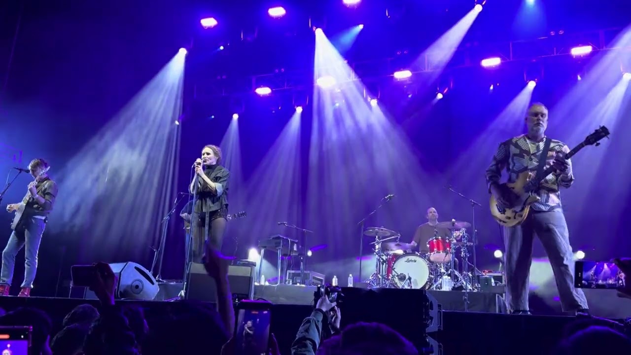 The Cardigans - Sick & Tired. Live 2026 CDMX 