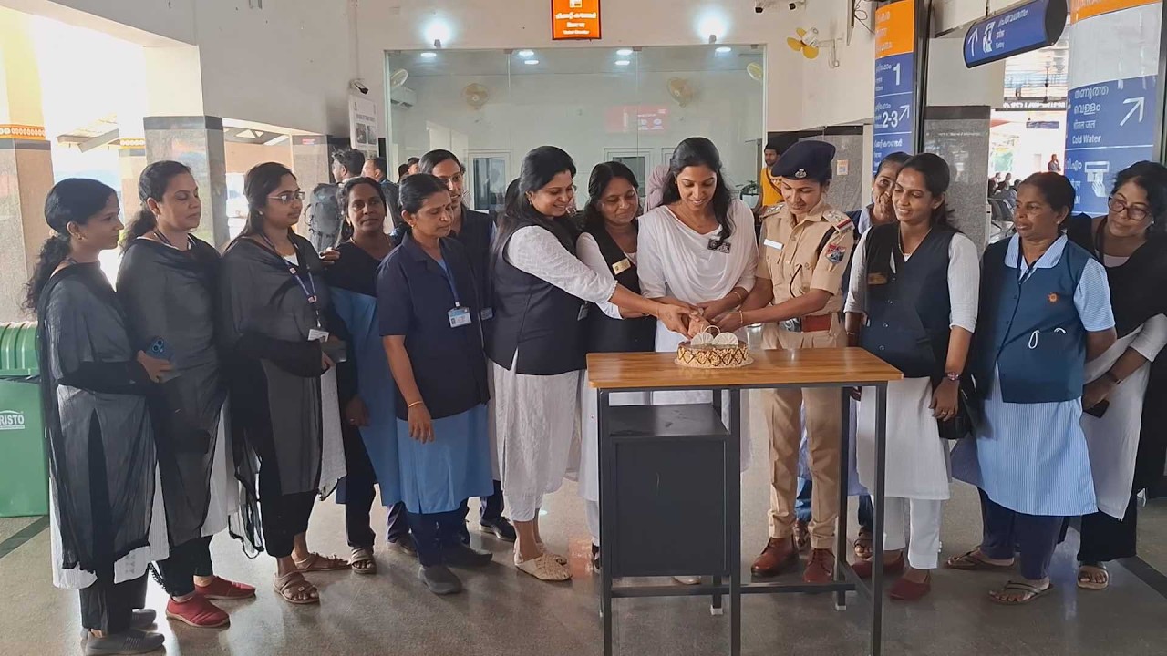 വനിതാ ദിനത്തിൽ വടകര റെയിൽവേ സ്റ്റേഷൻ നിയന്ത്രിച്ചത് പെൺകരുത്ത്