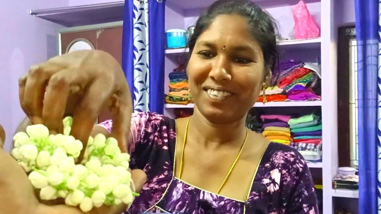 సత్యవతికి ప్రేమతో మూరేడు మల్లెపూలు తెస్తే, నవ్వుతూ తీసుకుంది👍👍