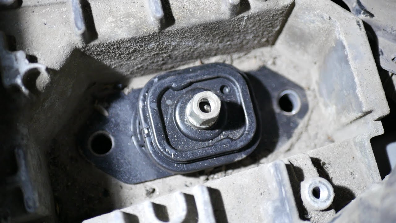 Nissan Note Замена подушки Акпп,левая