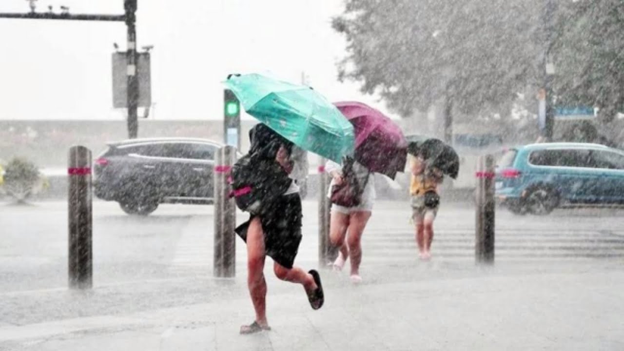 Capital of China ruined by hailstorm! Heavy rain and strong wind strikes Beijing
