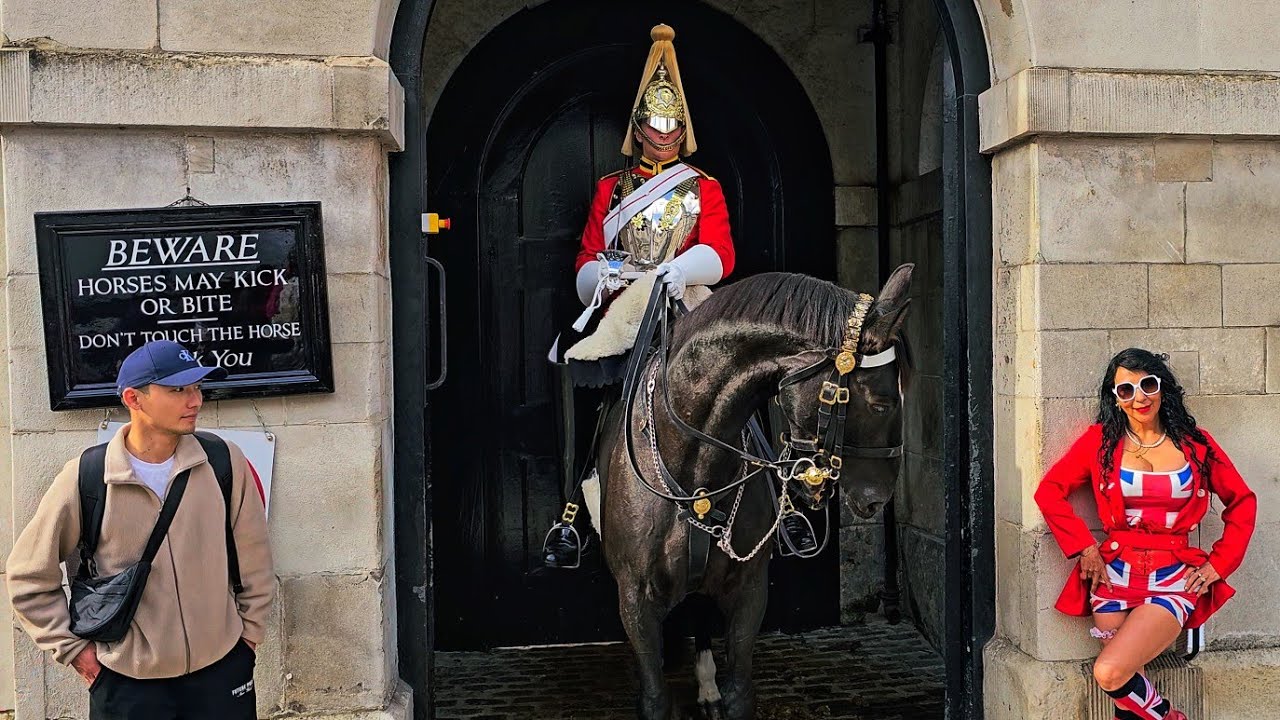 MEXICAN BEAUTY QUEEN TURNS HEADS WHEN SHE POSES WITH THE KING'S GUARD at Horse Guards!