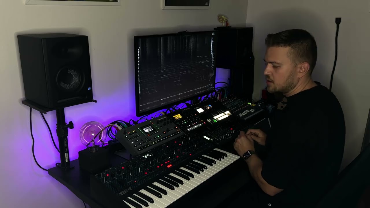 Experimental Dark Downtempo, 06.01.2026. Dawless performance on Squarp Pyramid, Octatrack and synths