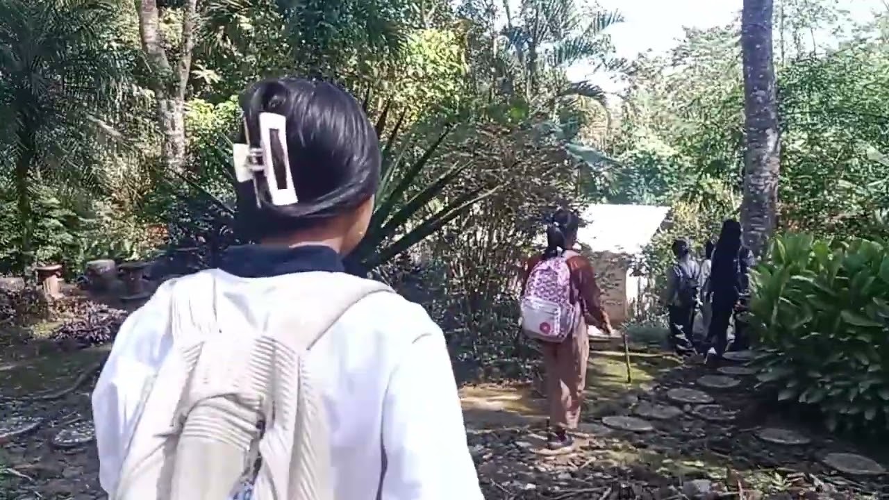 Ziarah SMP Negeri 2 Kandangan ke Pertapaan Santa Maria Rawaseneng