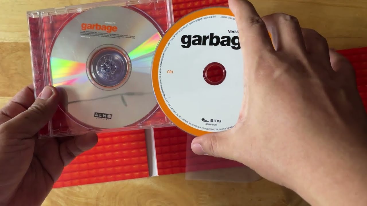 Unboxing/Comparison: Garbage — Version 2.0 CD — 1998 and 2018 20th Anniversary Deluxe Edition