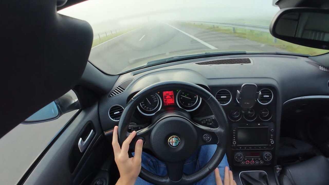 Foggy highway drive POV - Alfa Romeo 159