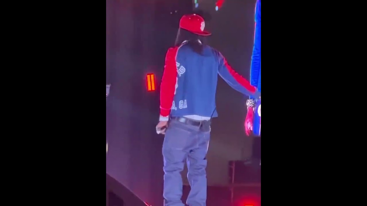 REMA full live performance at the AFROFUTURE festival in Ghana 🇬🇭🏟️🔥. 
