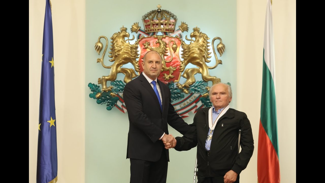 Радев награди Иван Николов с орден 