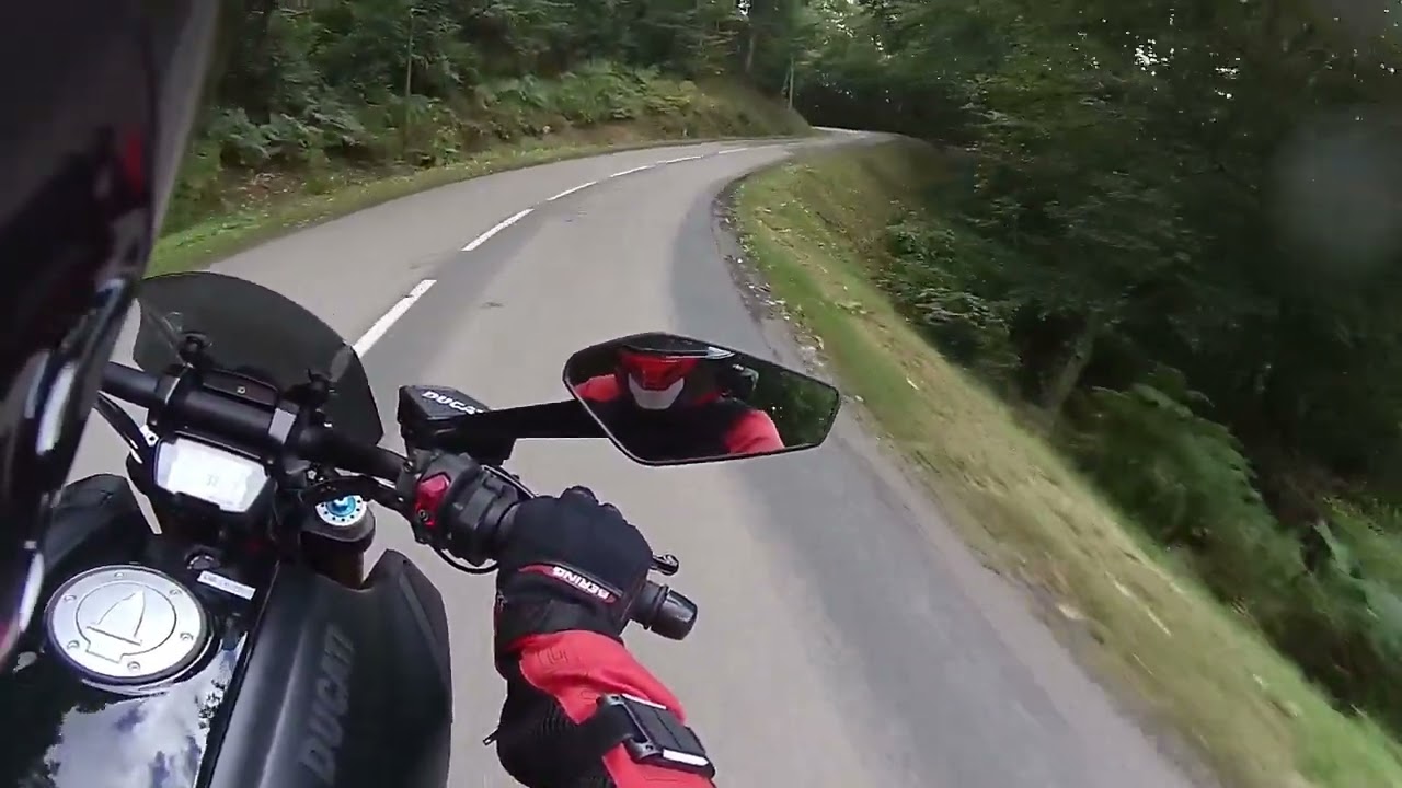 Morvan : virages en épingles en Diavel 1260 S