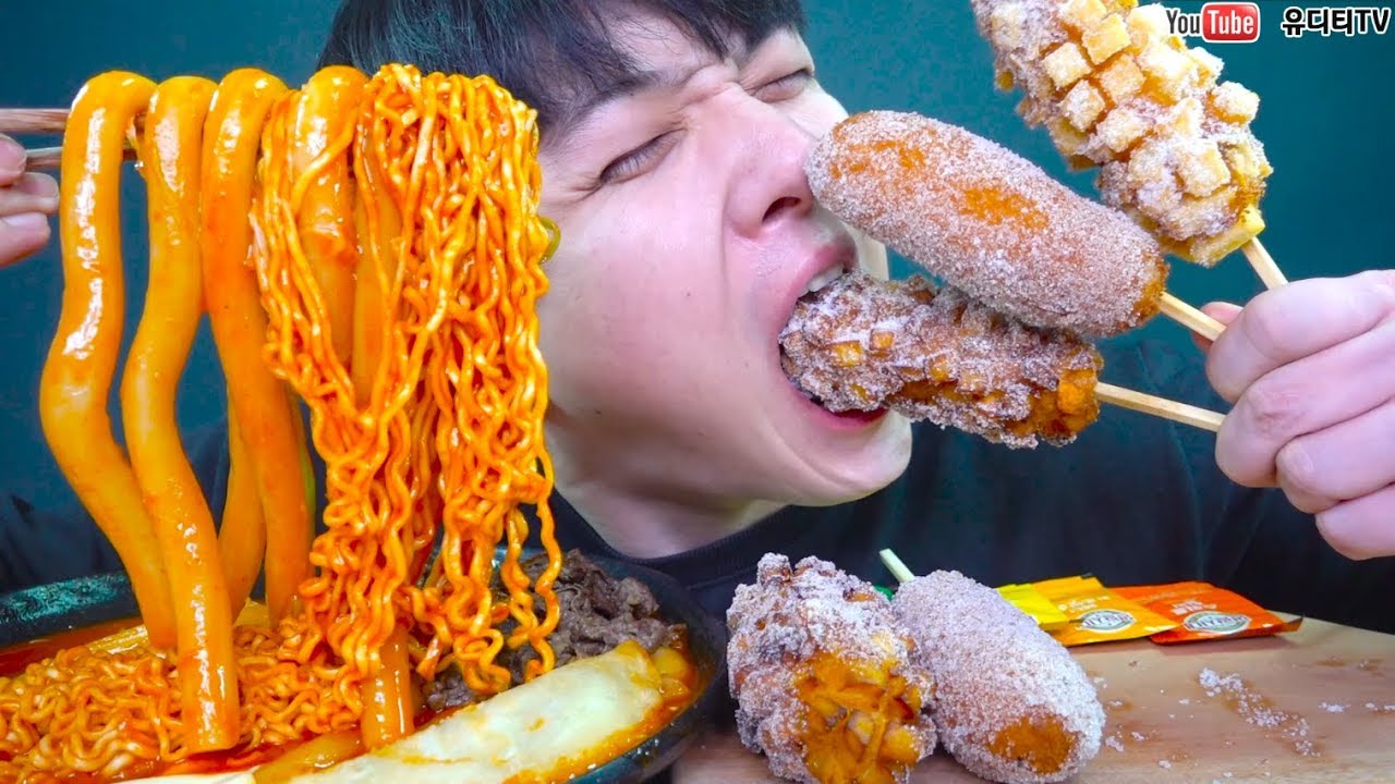 청년다방 차돌떡볶이에 체다치즈를 올려서 명랑핫도그 치즈폭탄세트와 먹어보았습니다 첫경험주의  리얼사운드 먹방 REAL SOUND MUKBANG SOCIAL EATING