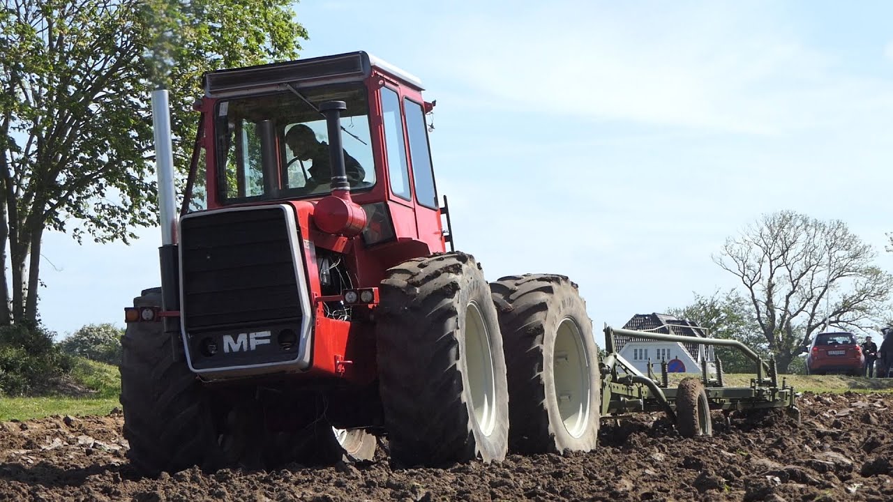 Massey Ferguson 1200 Turbo in the field ploughing w/ 6-Bottom Plough | Ferguson Tractors on Display