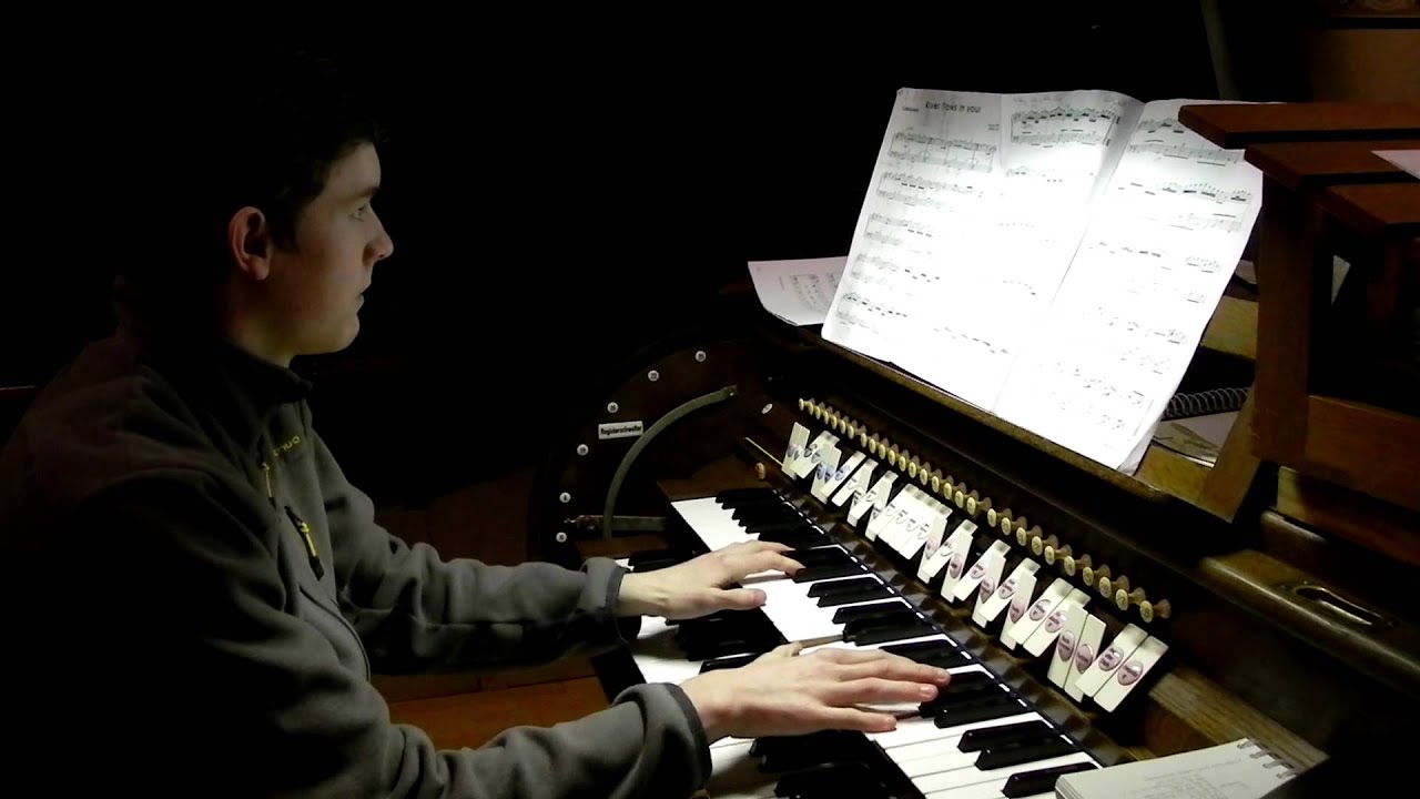 Christian an der Orgel - River Flows In You