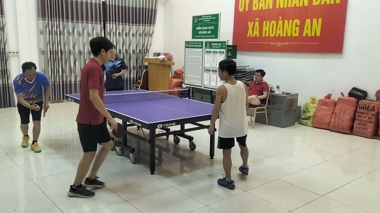 Dợt bóng bàn đôi trước ngày hội thao 