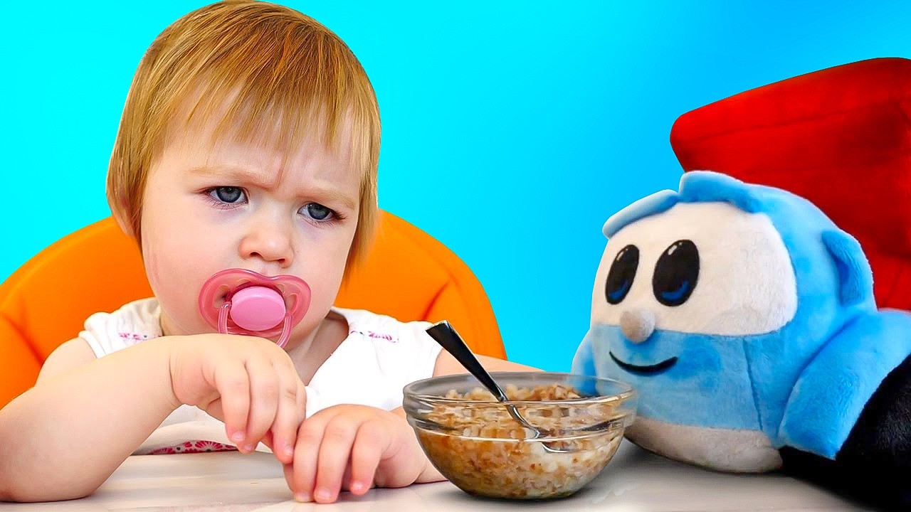 Ужин от Левы и куклы Бьянки! Смотрим реакцию малышки на новый рецепт 👶